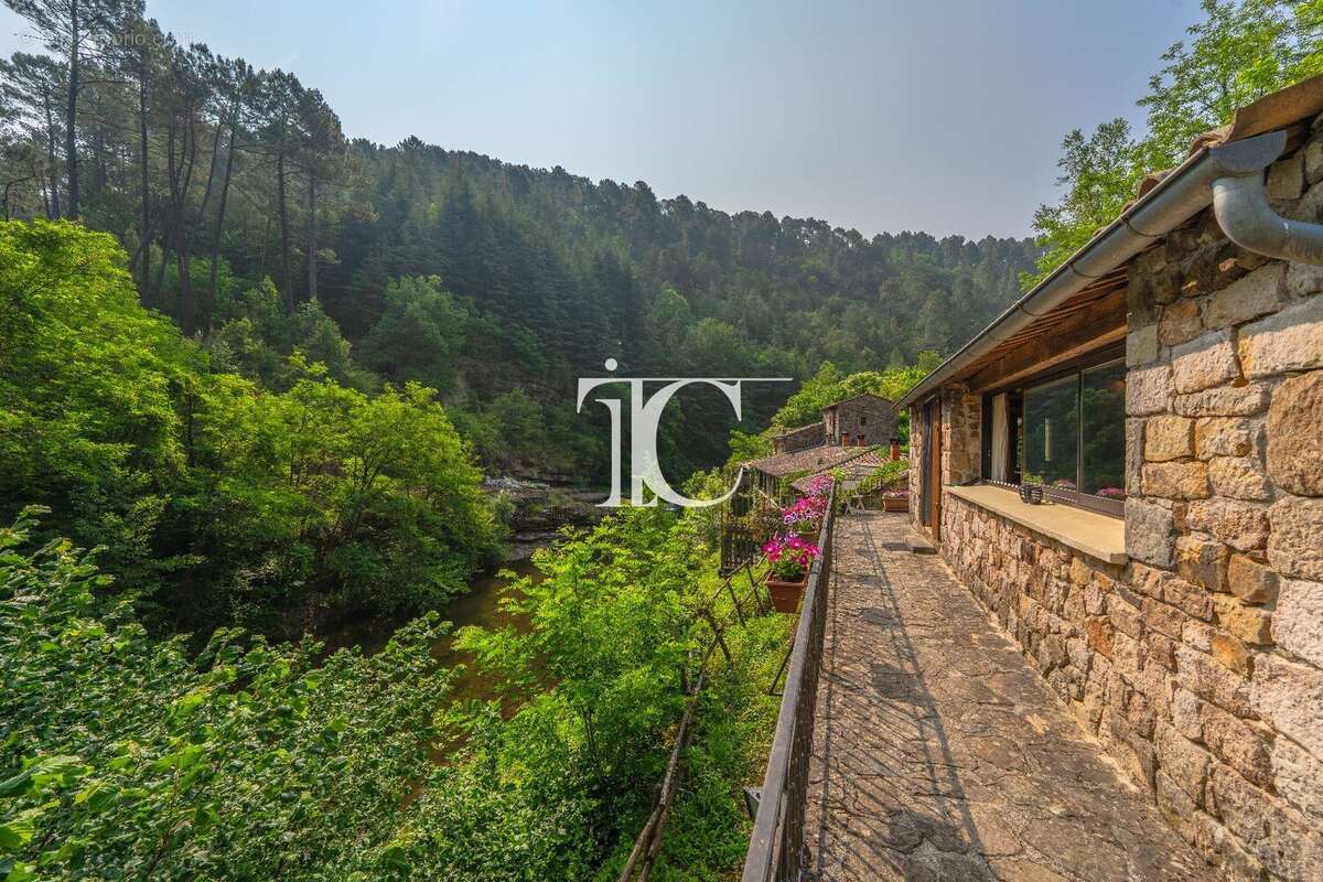 Moulin du xviiieme 324m² habitables 5,7ha de terrain - photo 3