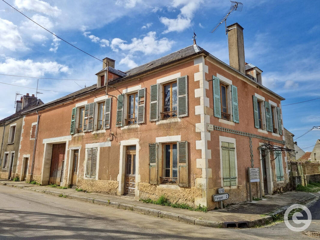 Maison à MONTILLOT