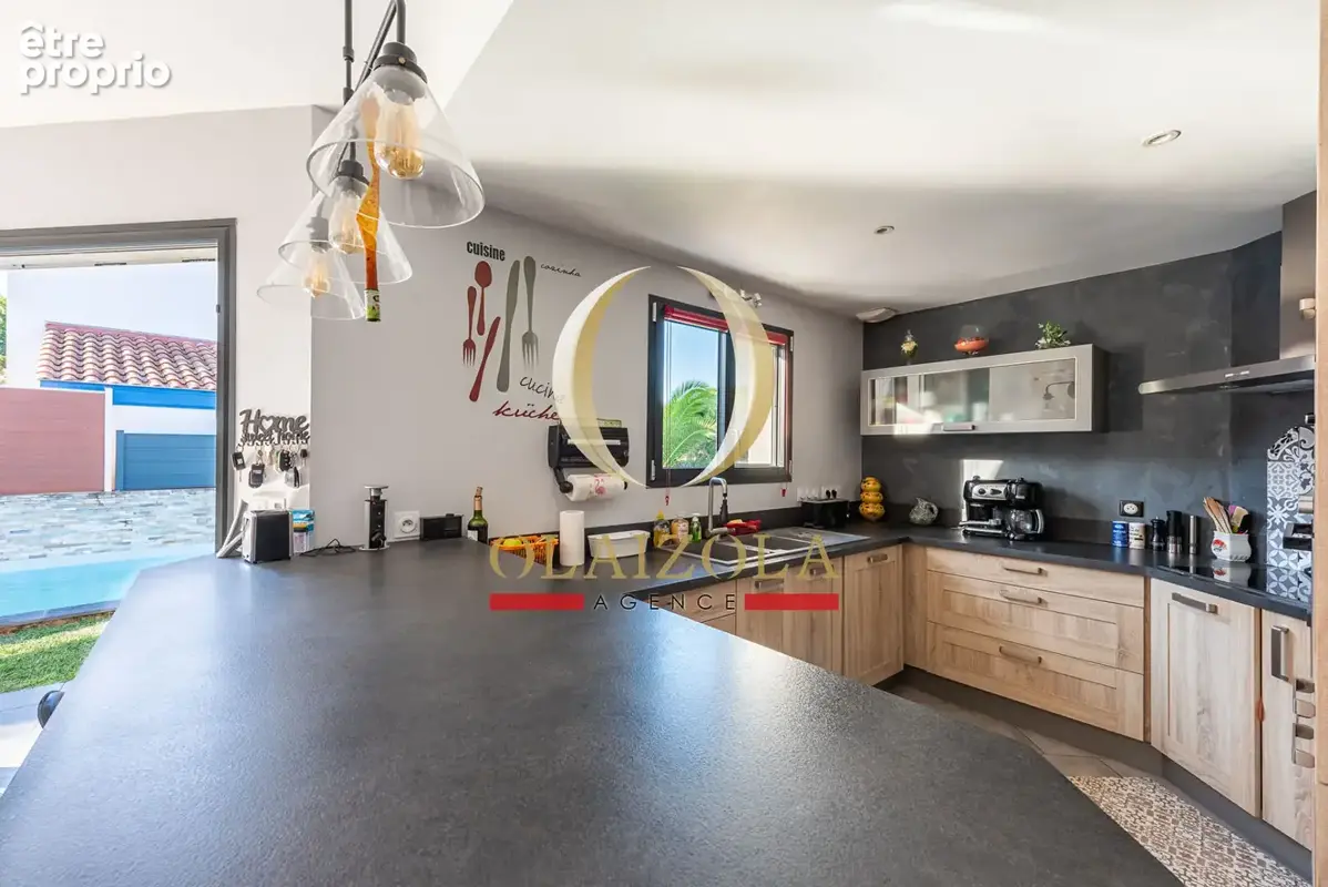 URRUGNE - Maison contemporaine de plain-pied avec piscine, entre océan et Corniche - photo 6