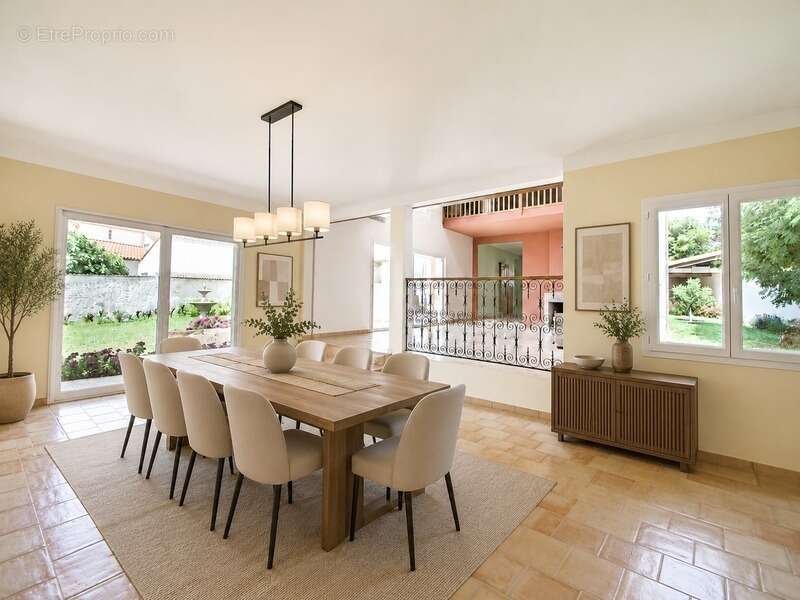 Maison à vendre de 217 m² au calme, sur plus de 2 100 m² de parcelle, à 7 min de Châtelaillon-Plage - photo 4