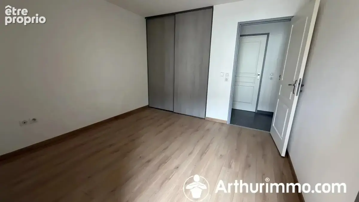 Montbéliard – Appartement T2 récent avec grande terrasse et parking couvert - photo 9