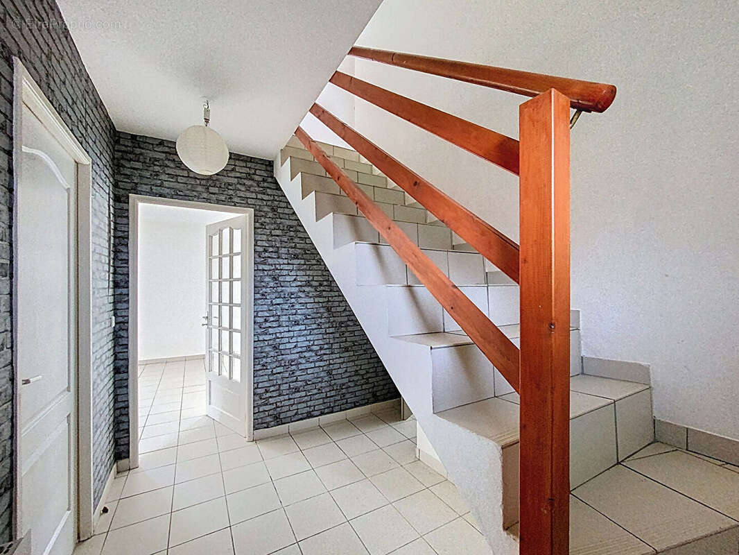 Maison individuelle , 96m2 sur terrain 400m2, trois chambres, un bureau,  un garage. - photo 7