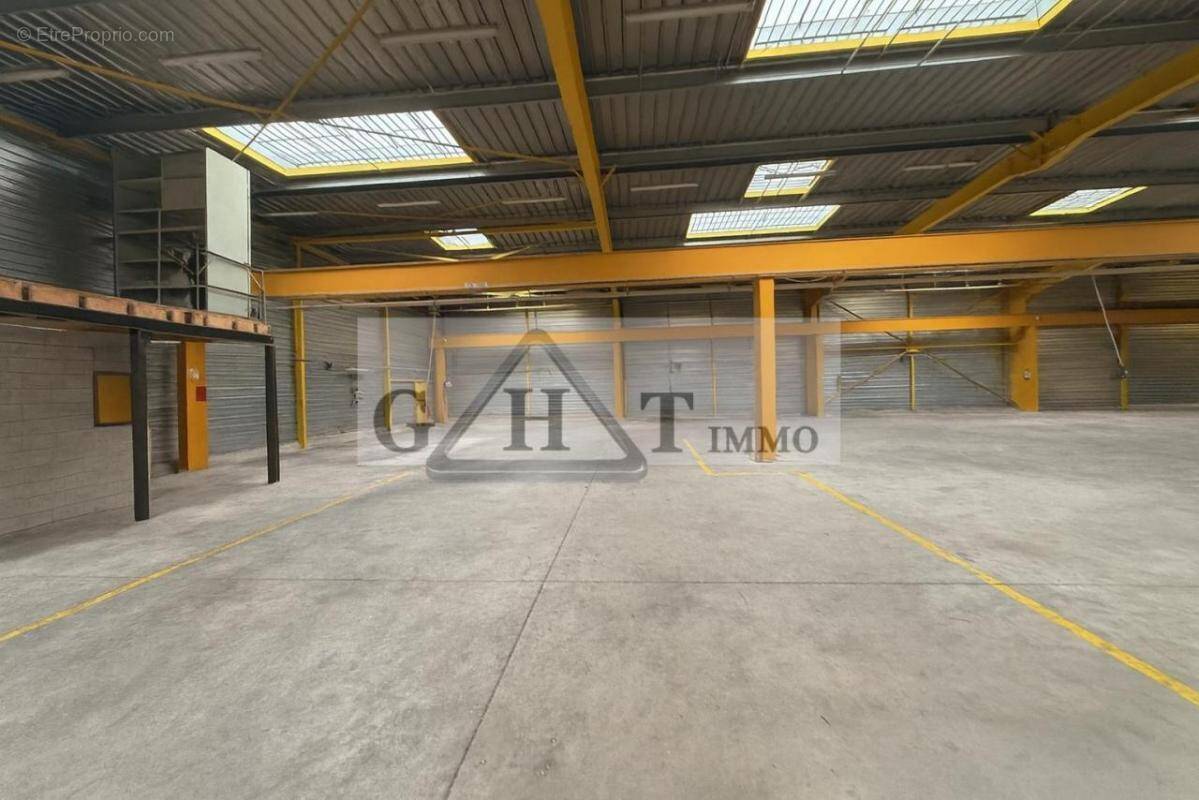 Commerce à LA VILLE-DU-BOIS