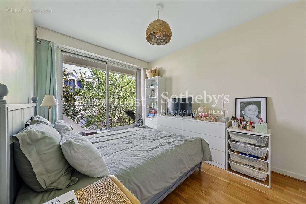 Appartement à NEUILLY-SUR-SEINE