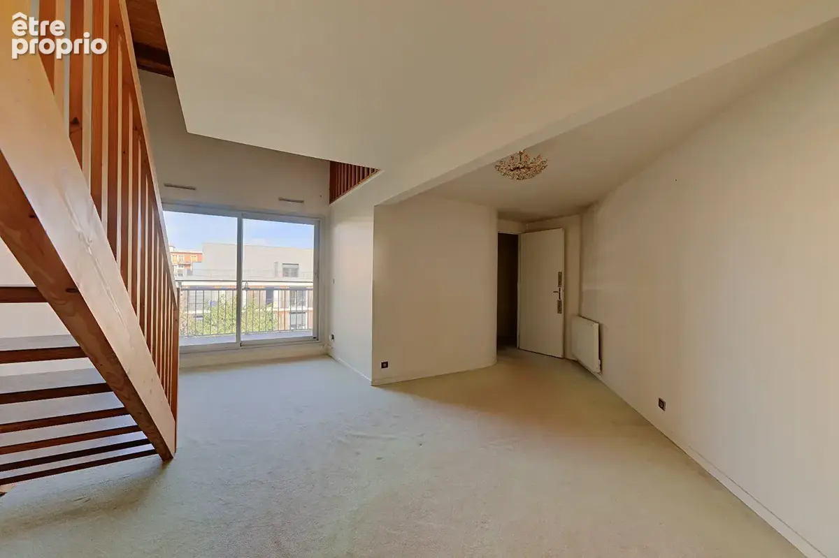 DUPLEX au dernier étage avec loggia. Cave et Parking inclus. - photo 2