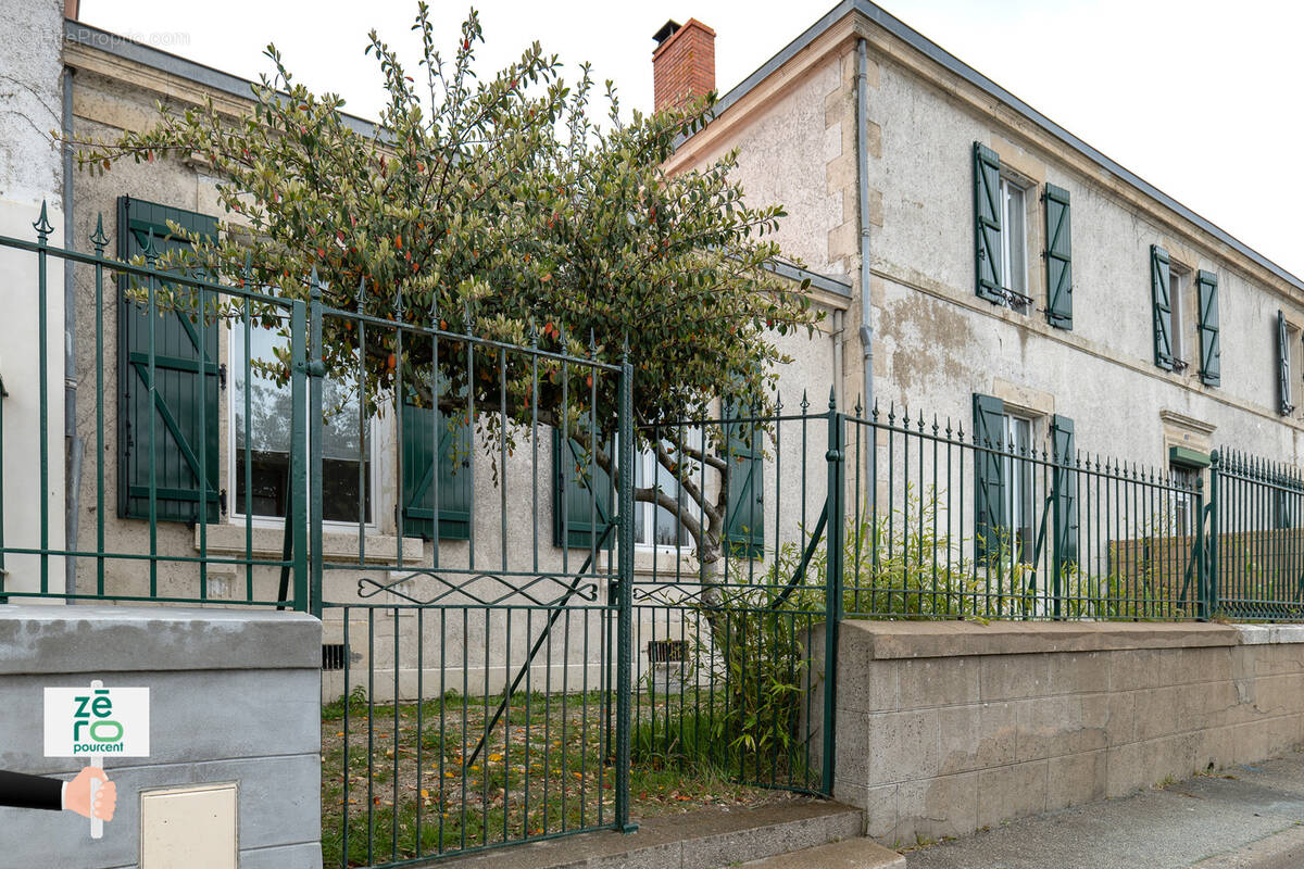 Maison à CHAMPAGNE-LES-MARAIS