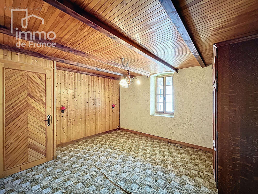Chaumont Maison de village de caractère à rénover avec fort potentiel - photo 10