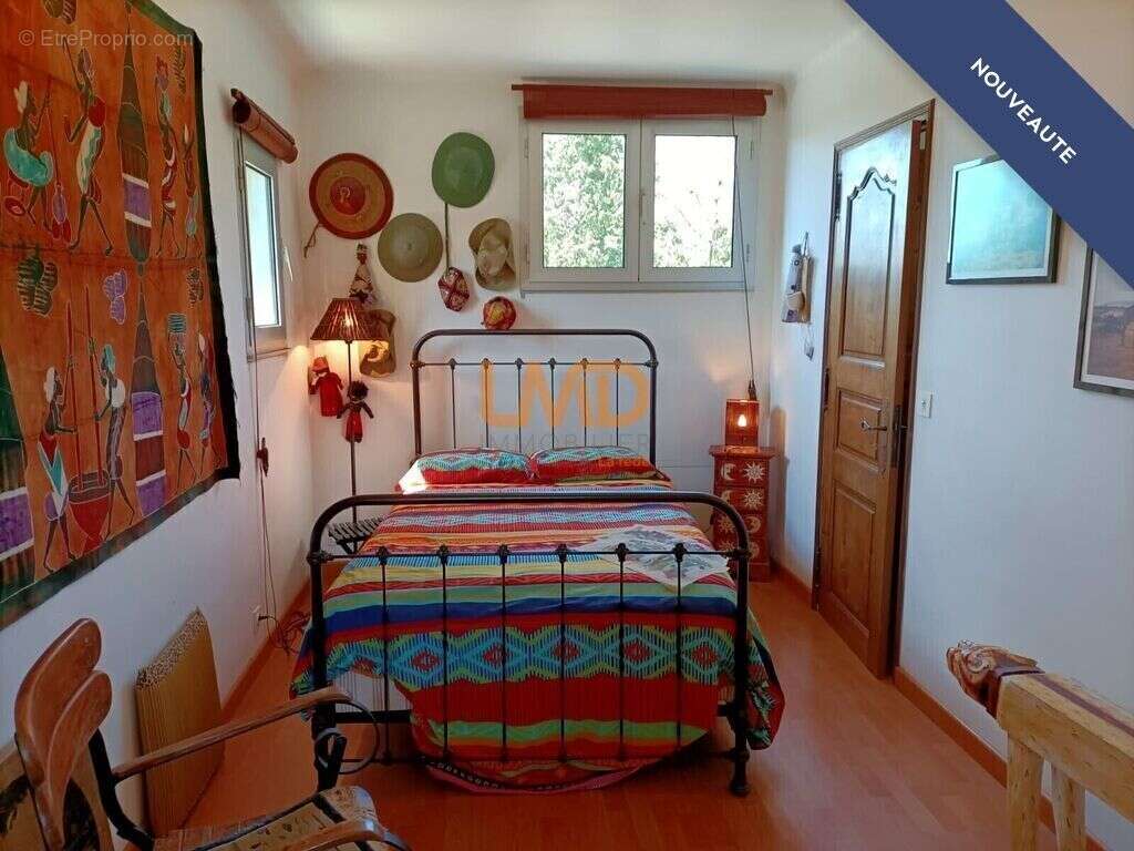 Maison à ENTRAIGUES-SUR-LA-SORGUE