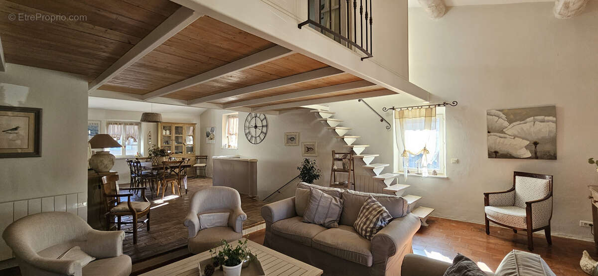 LAMBESC coup de cœur pour cette magnifique maison de village de 140 m2 avec terrasse - photo 4