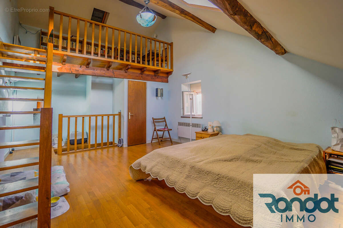 Maison à MONTSAUGEON