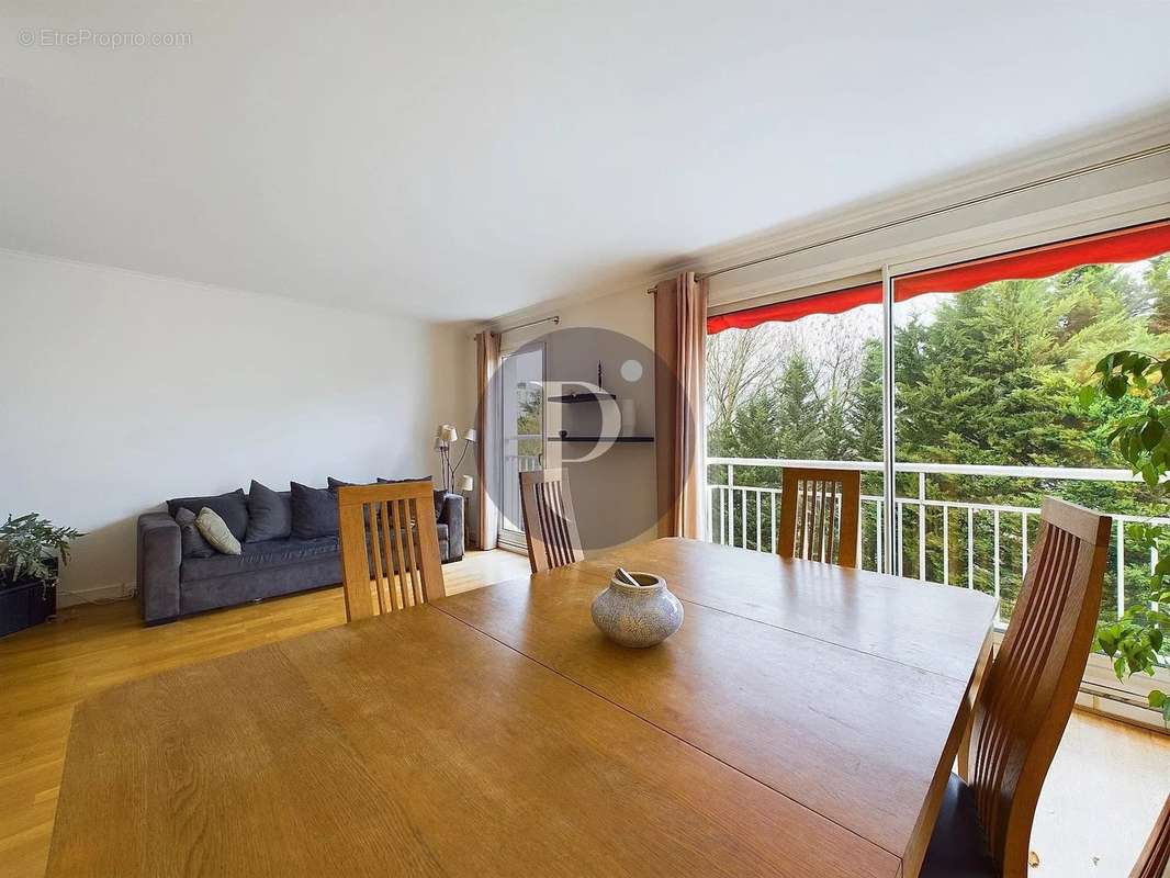 Appartement à FRESNES