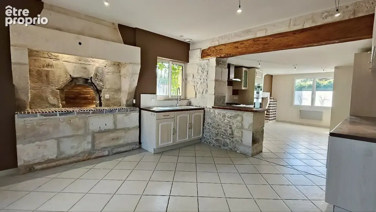 Maison de charme en pierre   216 m2 habitables   Terrain clos de 1 850 m2 - photo 4
