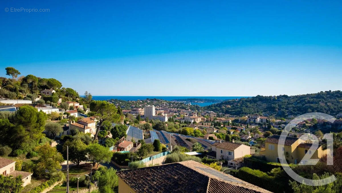 Terrain à VALLAURIS