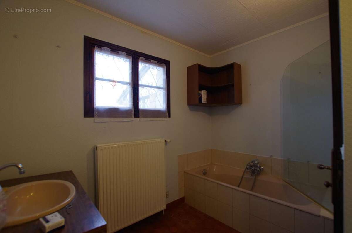 Maison à SAINTE-GENEVIEVE-DES-BOIS