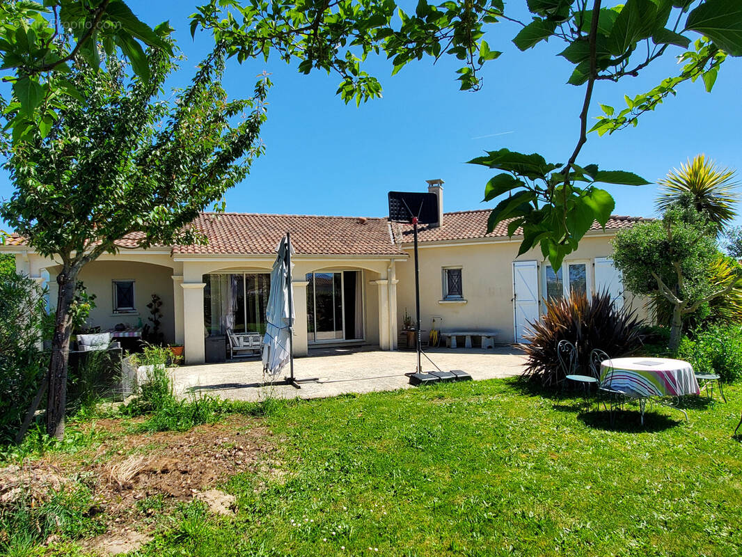 Maison à VIRAZEIL