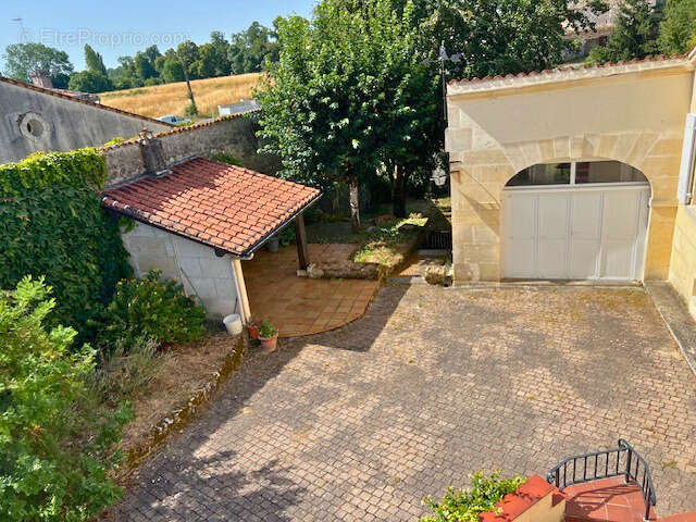 MAISON de caractère en pierre de taille sur 3 000 m2 de terrain avec espace boisé à Saint-Sulpice de Cognac - photo 19