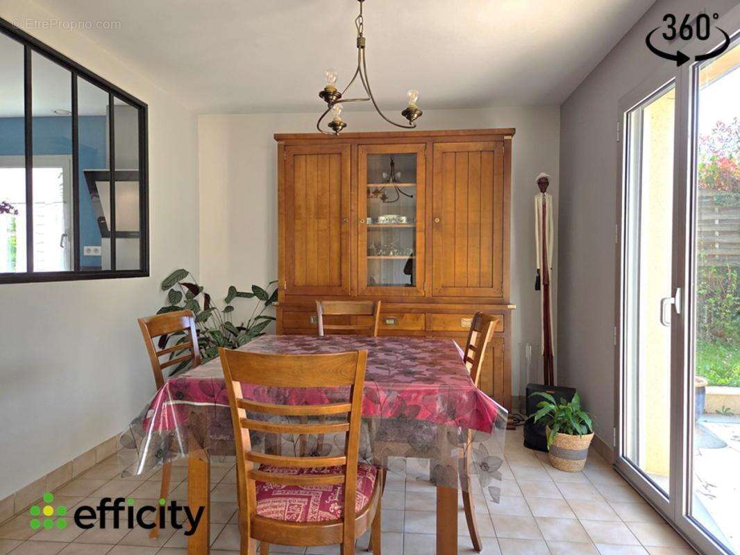 Maison à LA CHAPELLE-DES-FOUGERETZ