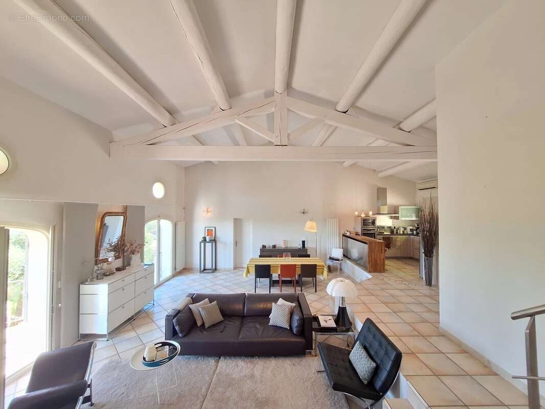 Maison à BELLEGARDE