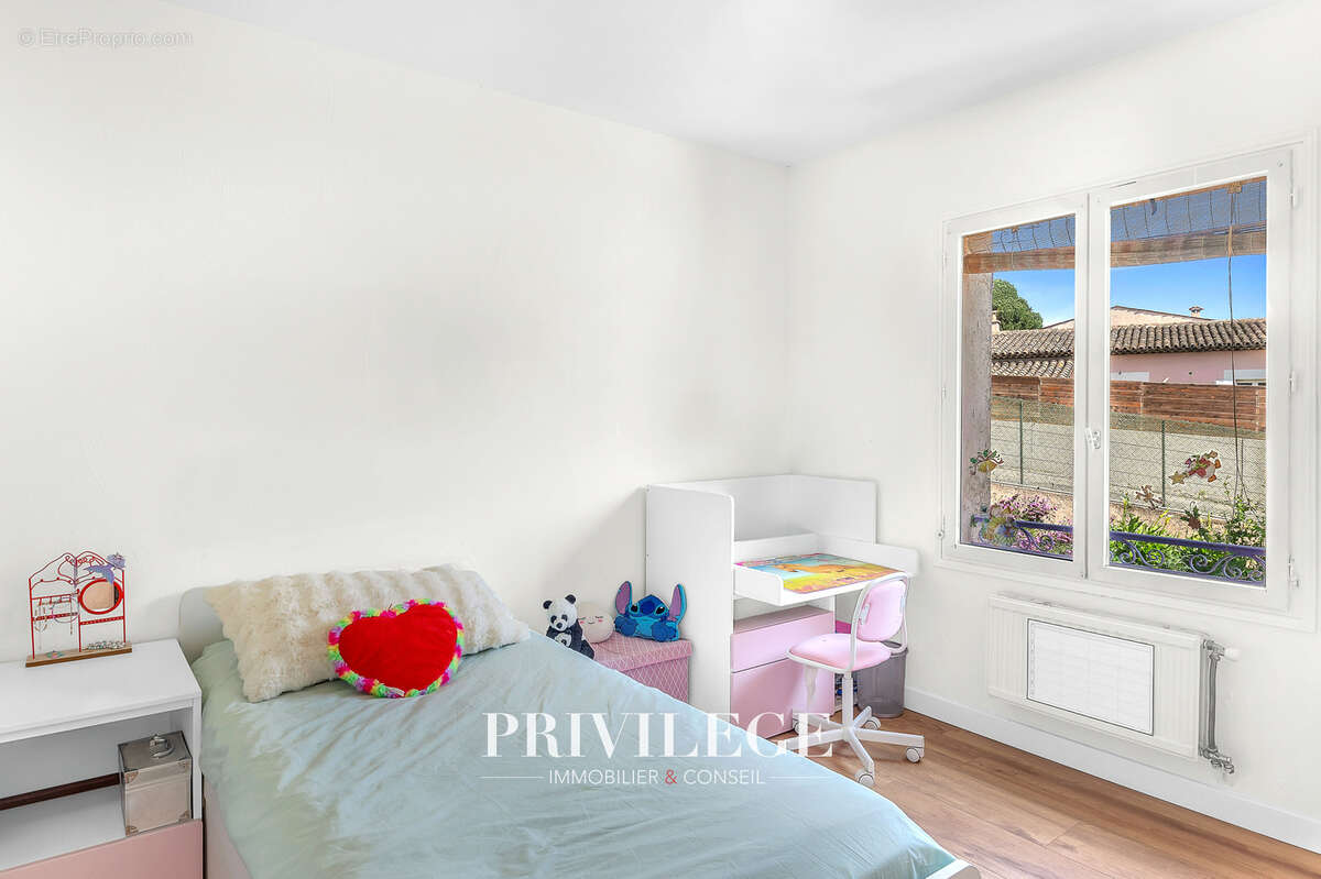 Maison à LA ROQUETTE-SUR-SIAGNE