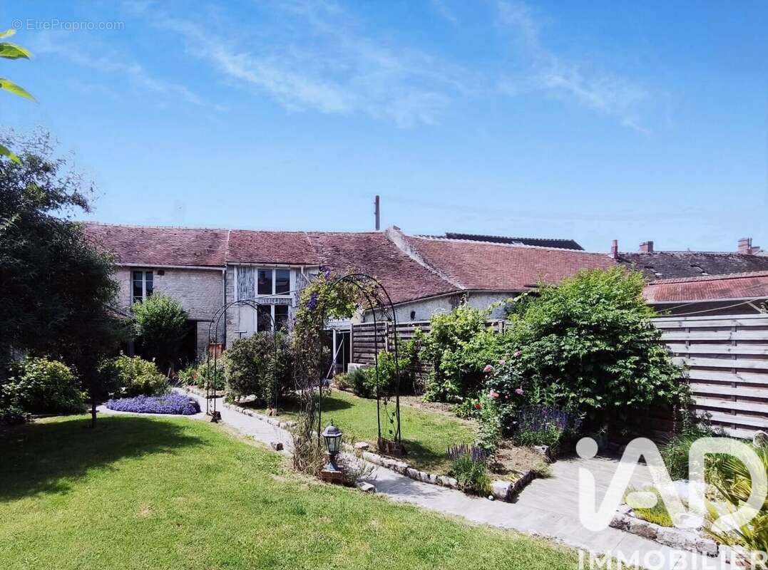 Maison 112 m² à Briarres-Sur-Essonne  - photo 6