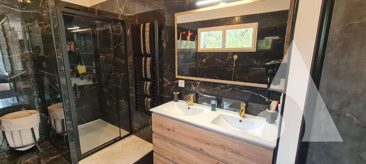 Maison à SILLANS-LA-CASCADE