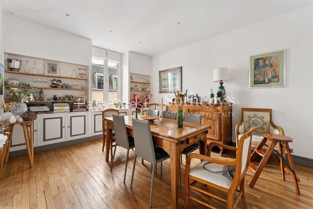 Appartement à NEUILLY-SUR-SEINE