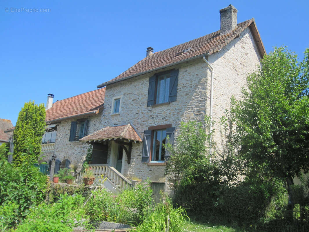 Maison à SAINT-YRIEIX-LA-PERCHE