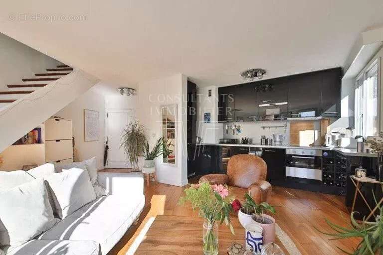 Appartement à PARIS-16E