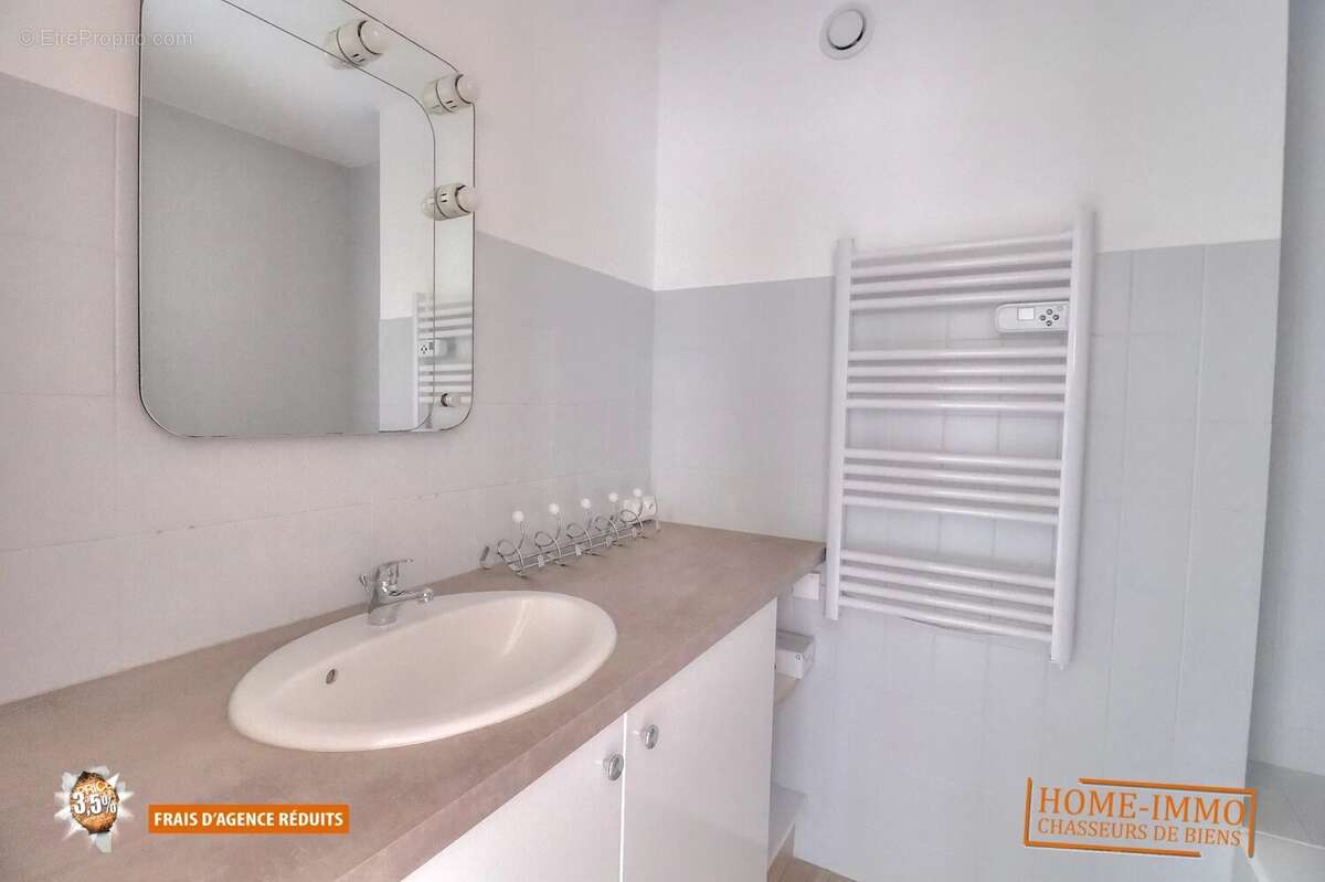 Appartement à SAINT-LAURENT-DU-VAR