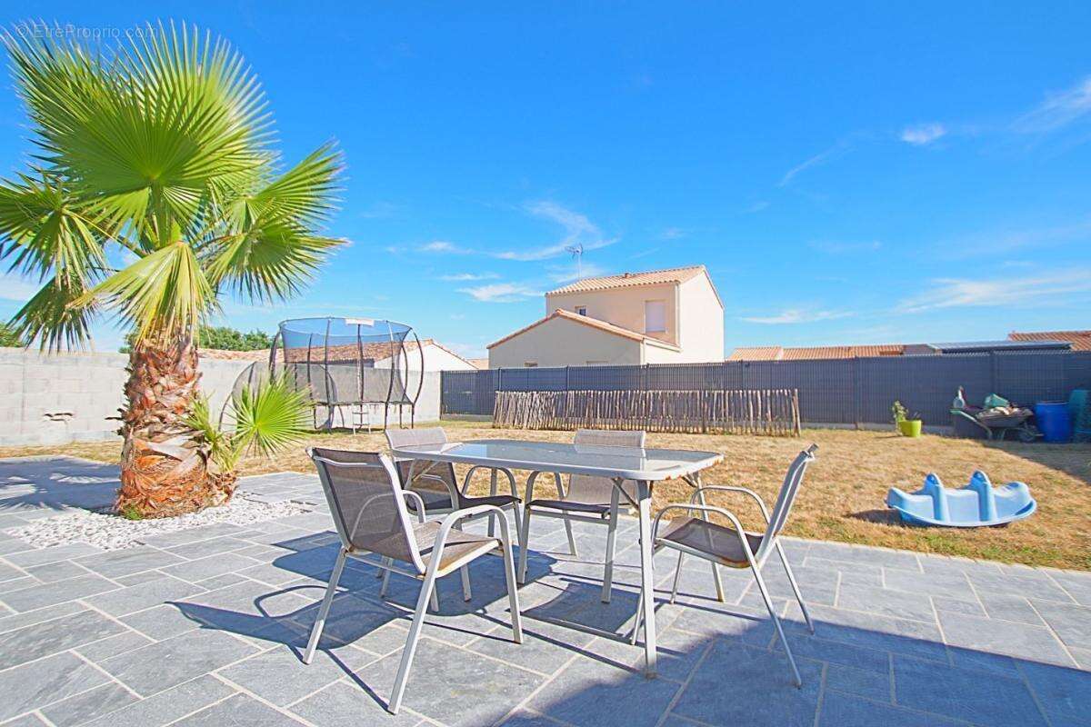 Maison 100 m² à Sainte-Foy  - photo 2
