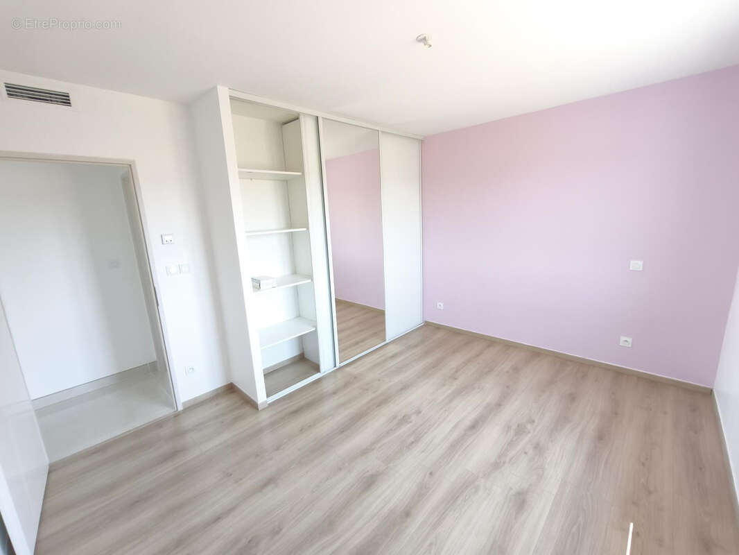 Maison récente T4 de 110 m2 de plain-pied avec terrasse et terrain clôturé - photo 12