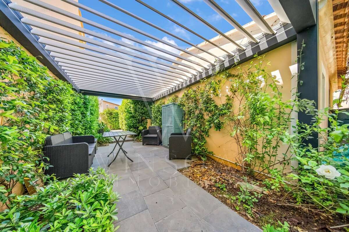Appartement à MOUGINS