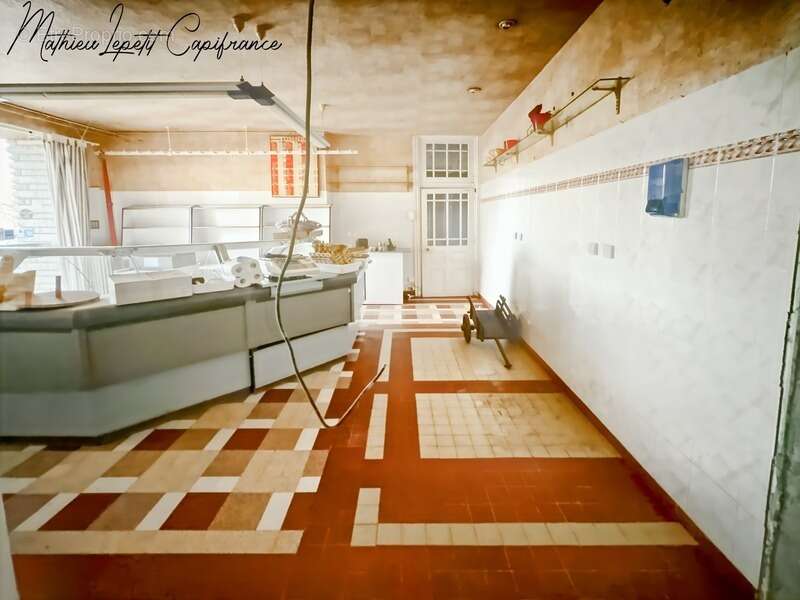 Maison à SAINT-PIERRE-DE-CHIGNAC