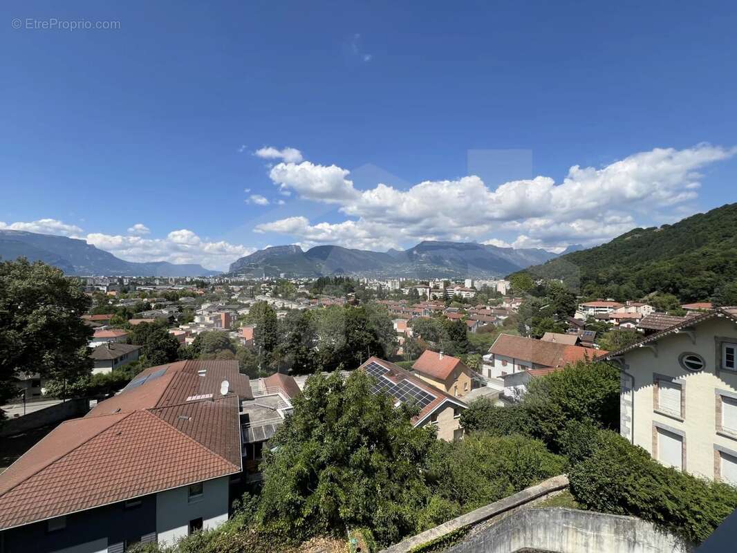 Appartement T3 de 77 m2 dans le Château de Poisat - photo 6