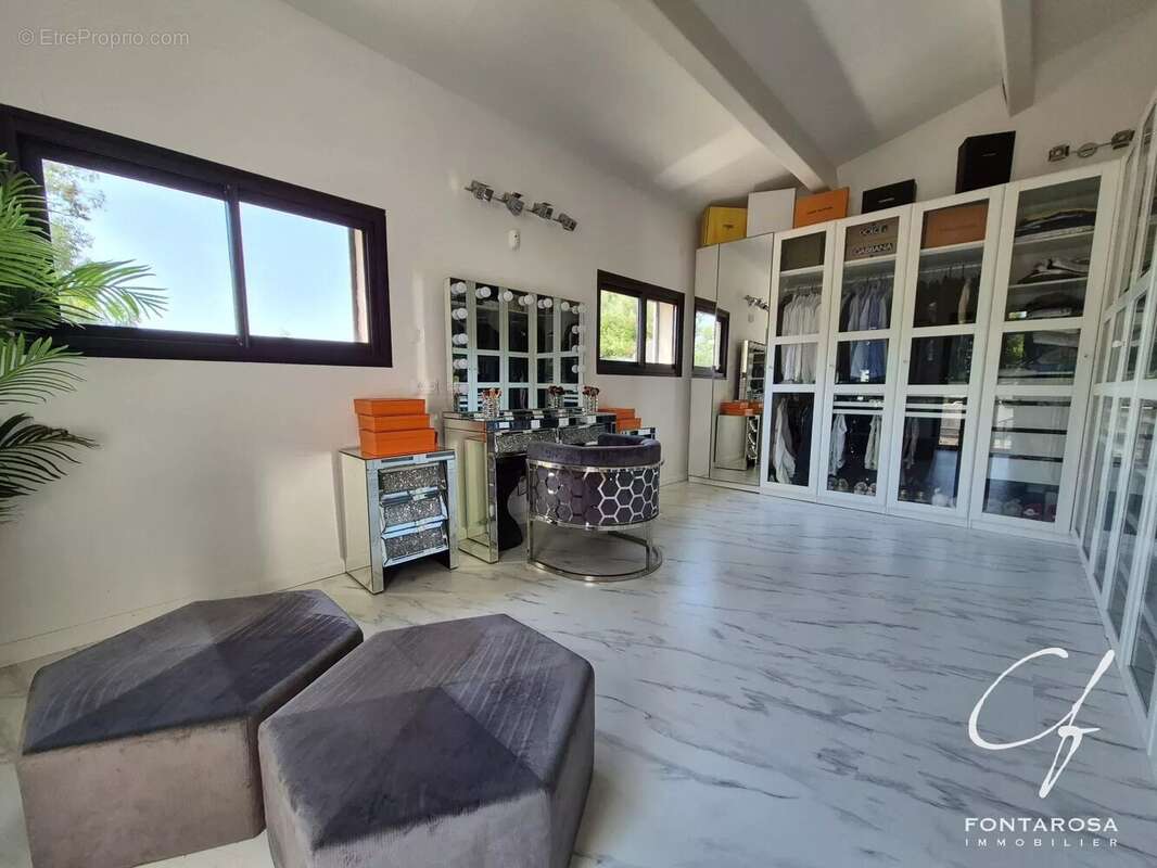 Maison à ROQUEBRUNE-SUR-ARGENS