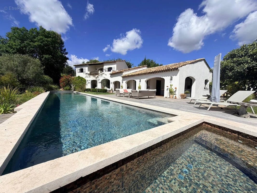 Maison à VALBONNE