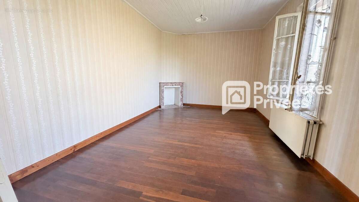 Sur 2700 m2 de terrain, belle ferme à rénover - photo 10