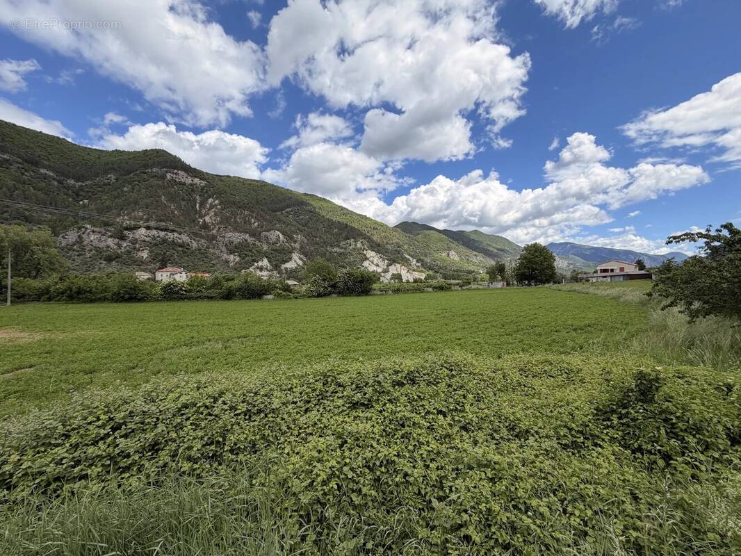 Terrain à ENTREVAUX