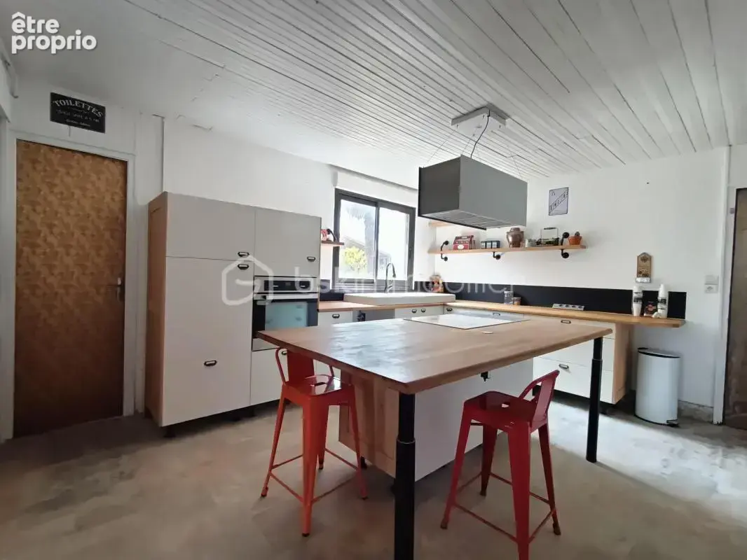 Longère charentaise de 283 m² — Vie de plain-pied et beaux volumes à 7 min de Meschers - photo 4