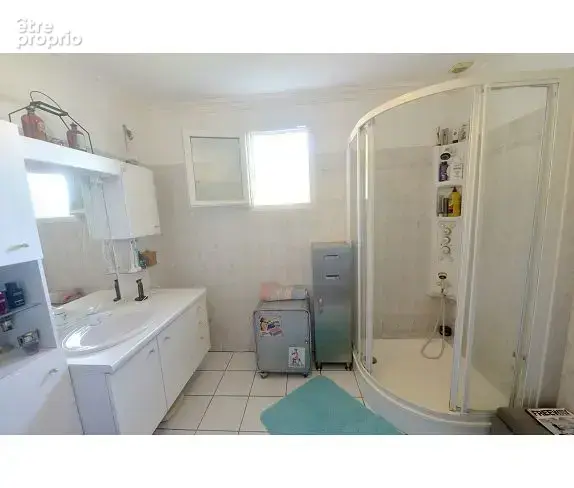 Maison 380 m² à Grezac  - photo 7