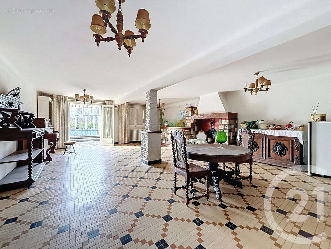 Maison à SAINT-ETIENNE-DE-TULMONT