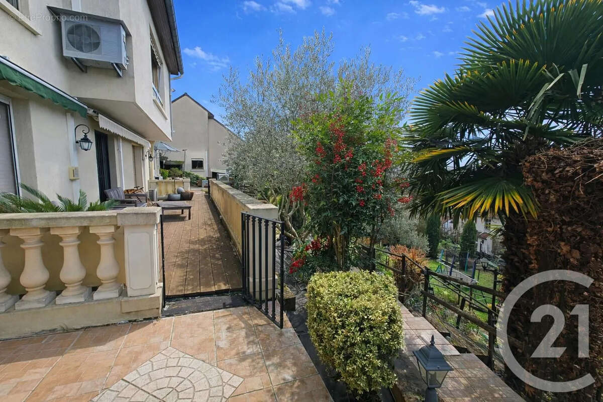 Maison à CHENNEVIERES-SUR-MARNE