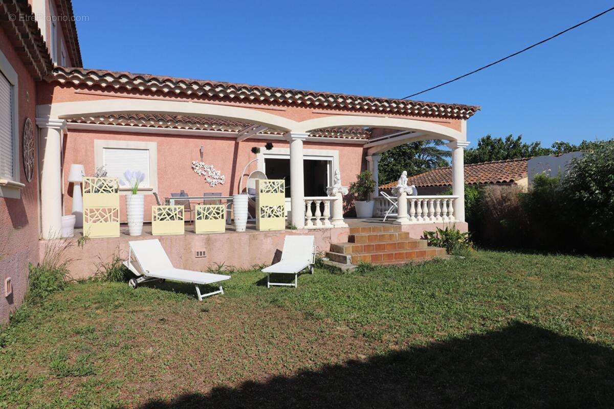 Villa Arles T 5/6  de 165 m²  avec Jardin - photo 8