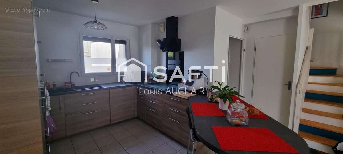 Maison 88 m² à La Salvetat-Saint-Gilles  - photo 4