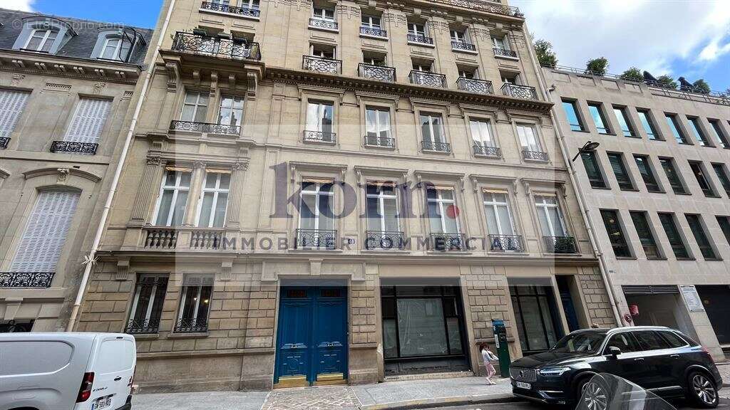 Commerce à PARIS-8E