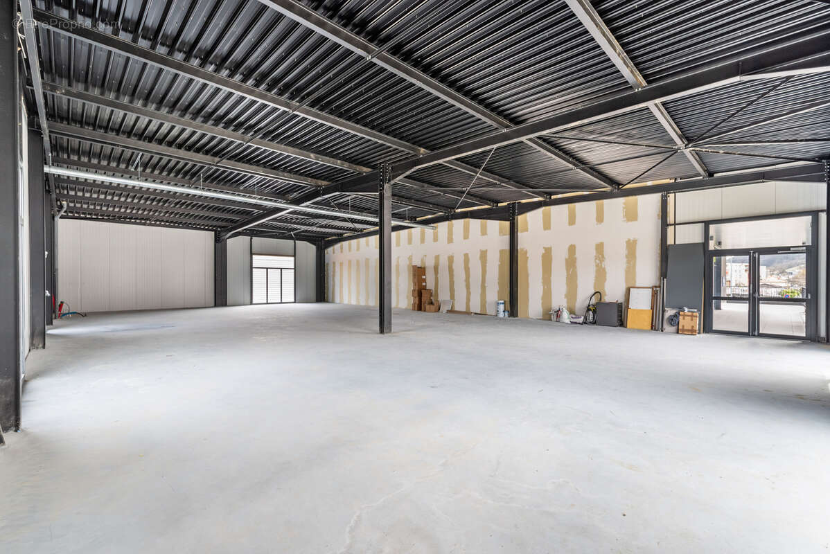 Commerce à BRIVES-CHARENSAC