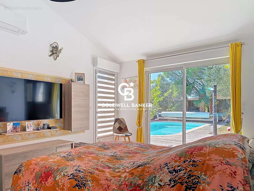 Maison à CHAMPAGNE-LES-MARAIS