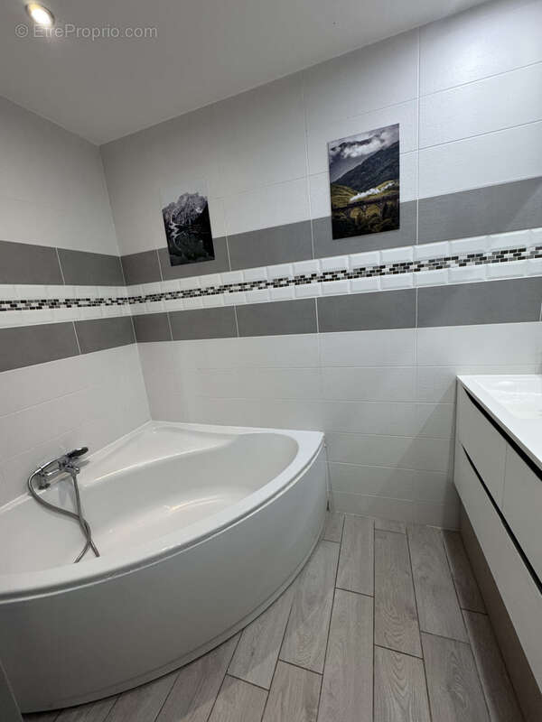 Appartement à SAINT-GENEST-LERPT