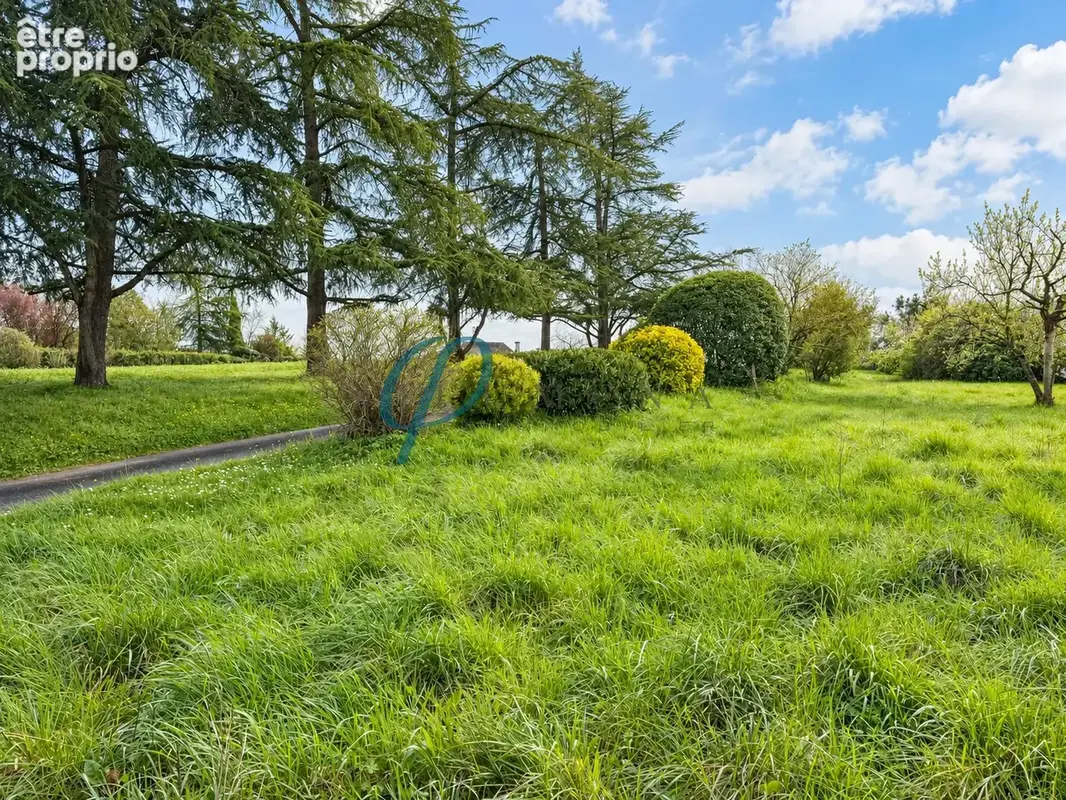 Terrain à LA ROUXIERE