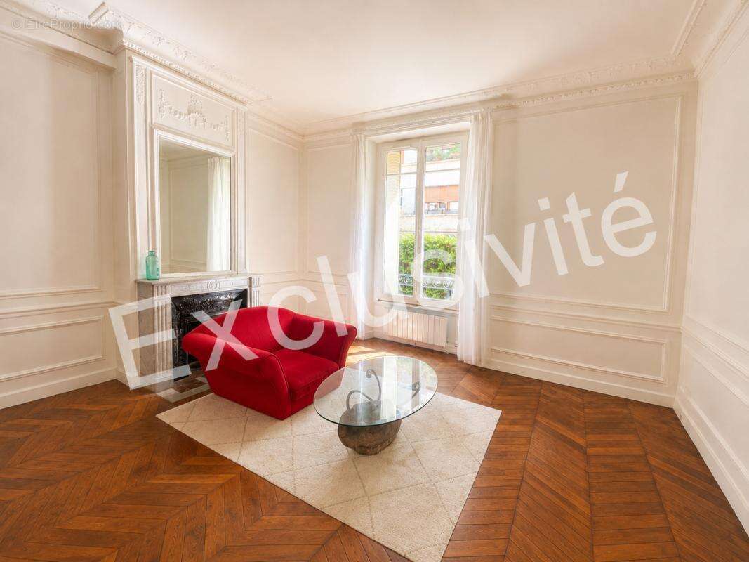 Appartement à PARIS-16E
